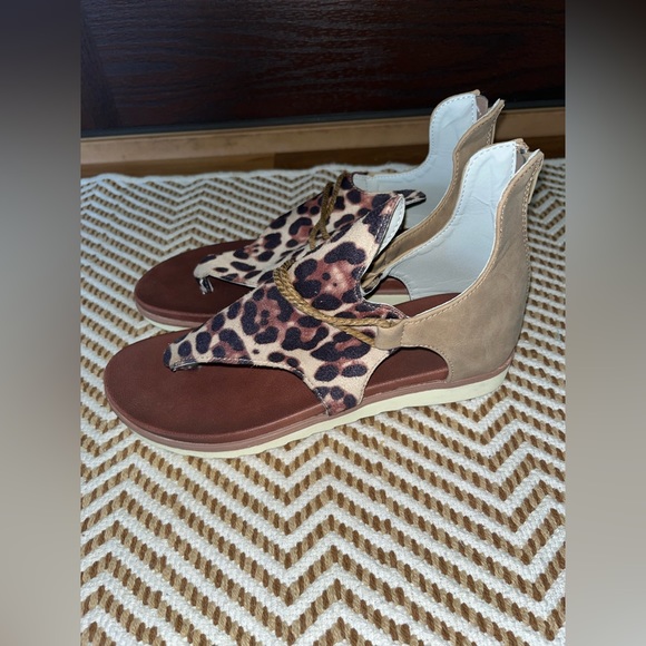 NWOT Shein size 40 cheetah print zip up back sandals - Picture 3 of 6